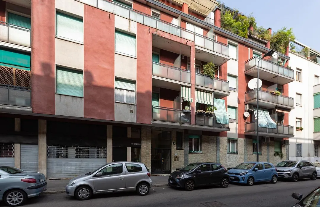 Guesthost - Cagnola Cozy Apartament With Balcony-1