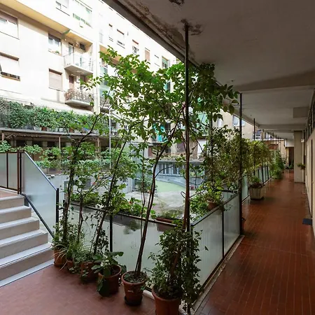 Guesthost - Cagnola Cozy Apartament With Balcony-3